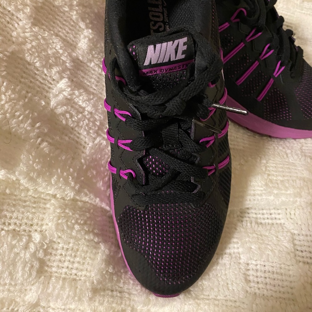 Nike Air Max Dynasty 7.5